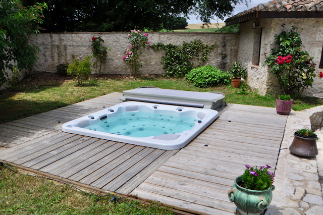 Jacuzzi extérieur